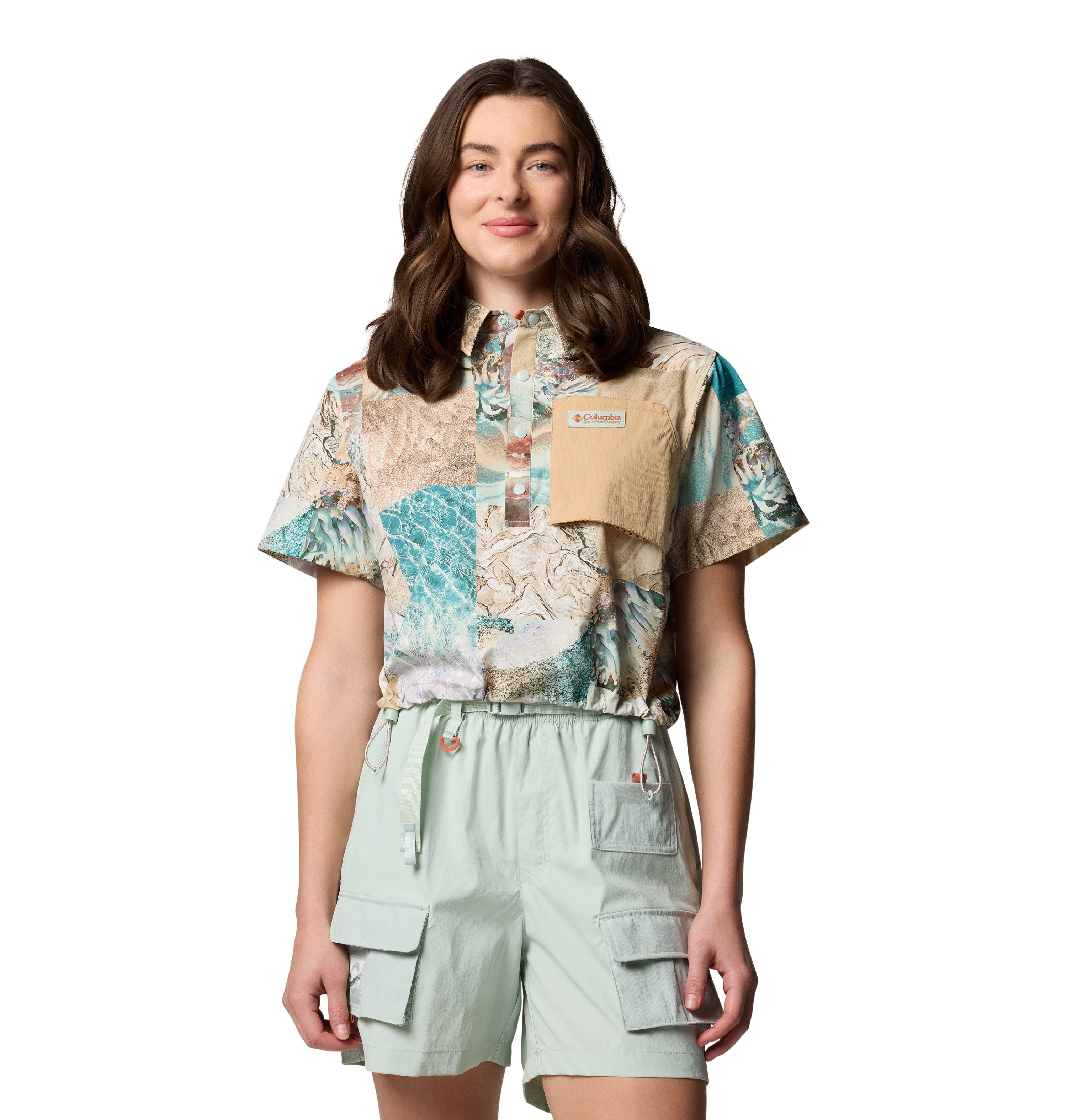 Playera de manga corta para mujer Columbia Cove Beach Printed Woven Cropped